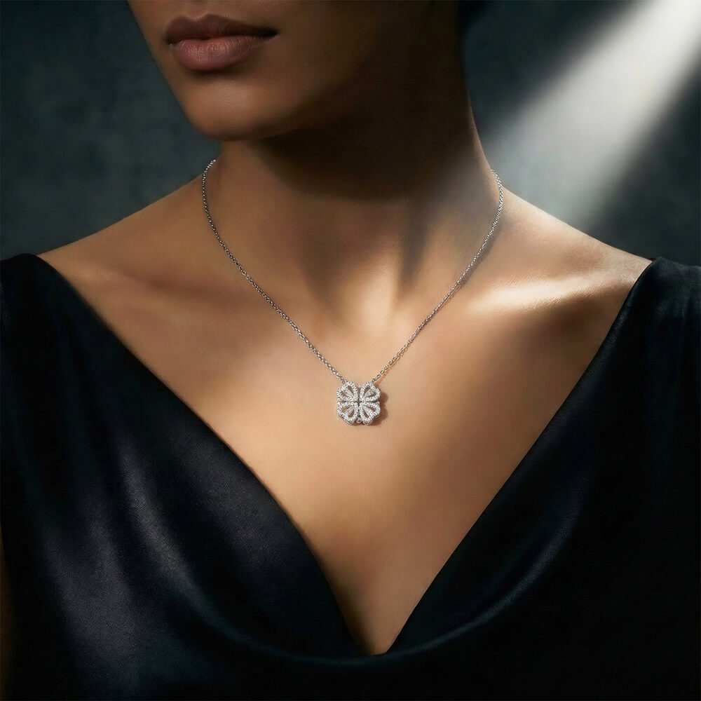 Magnetic Heart Clover Necklace – Meaningful Gift for Mom from Son