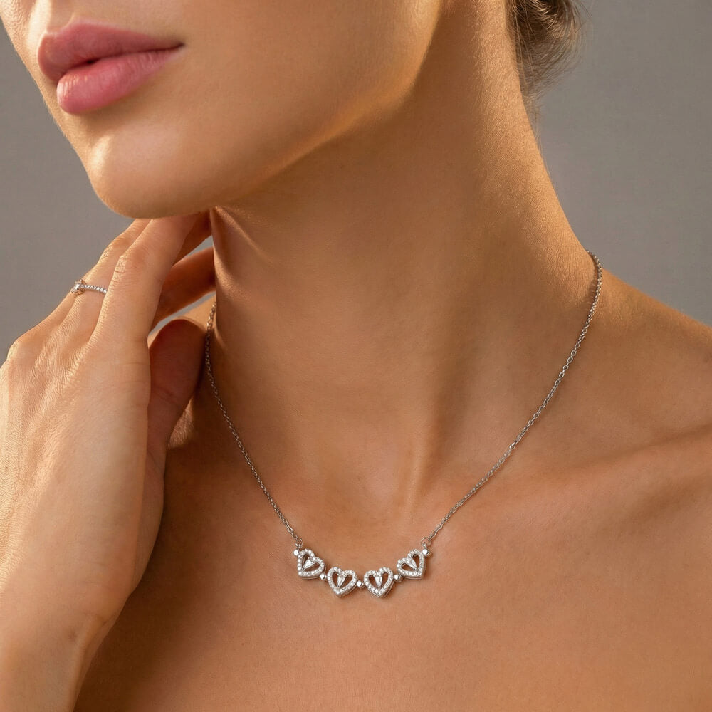 Magnetic Heart Clover Necklace – Meaningful Gift for Mom from Son