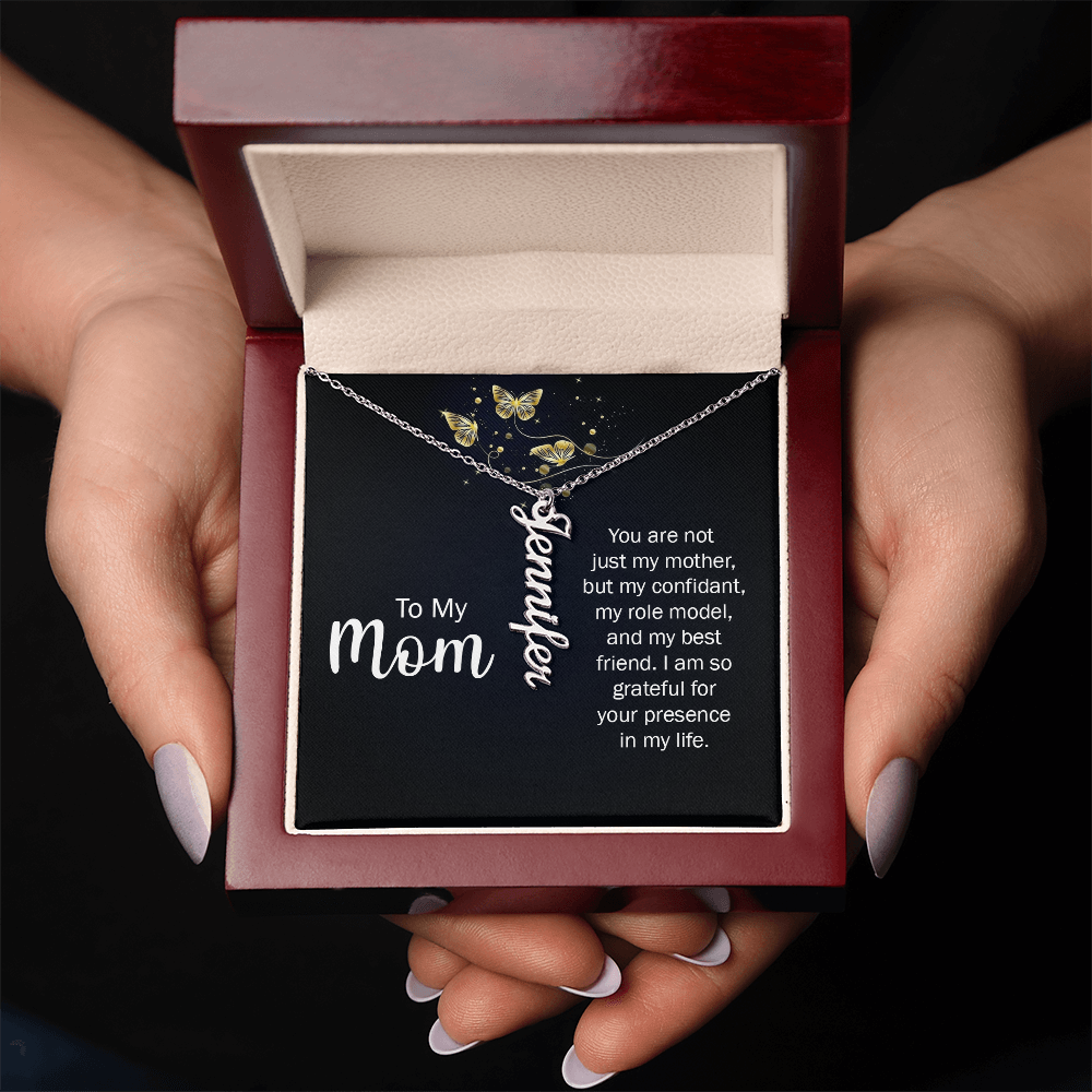 Mom Gift Necklace – Personalized Name Pendant, Ideal for Mother's Day or Birthday